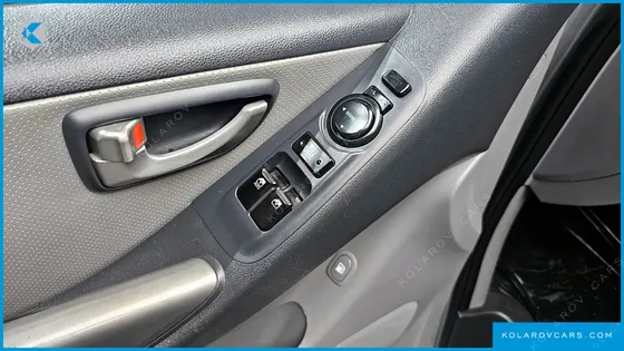 HYUNDAI STAREX 5-SEATER VAN