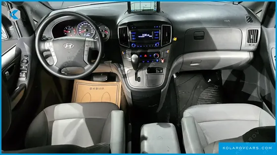HYUNDAI STAREX 5-SEATER VAN
