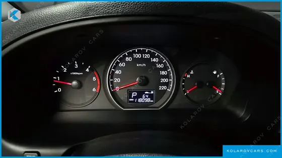 HYUNDAI STAREX 5-SEATER VAN