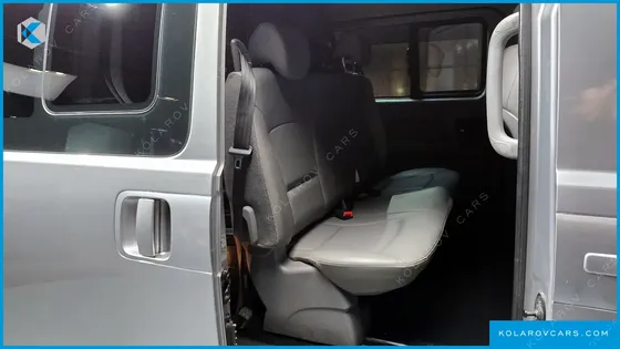 HYUNDAI STAREX 5-SEATER VAN