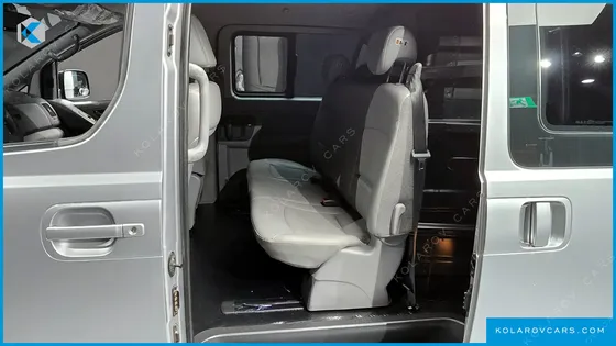 HYUNDAI STAREX 5-SEATER VAN