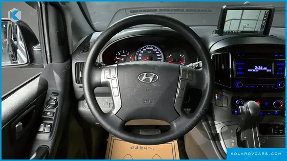 HYUNDAI STAREX 5-SEATER VAN
