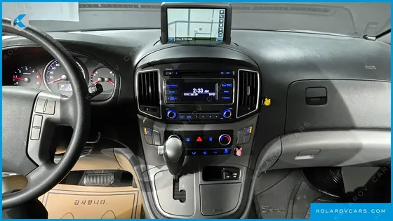 HYUNDAI STAREX 5-SEATER VAN