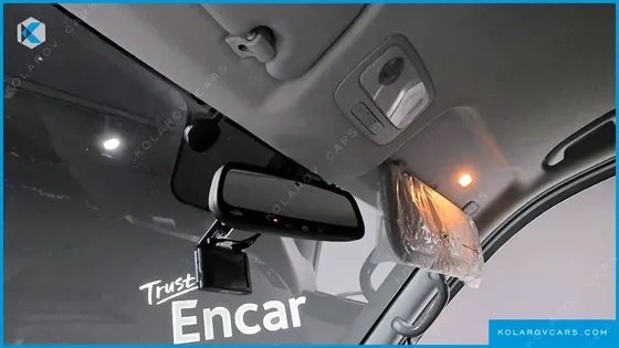 HYUNDAI STAREX 5-SEATER VAN