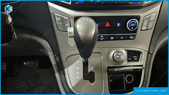 HYUNDAI STAREX 4WD 12-SEATER WAGON