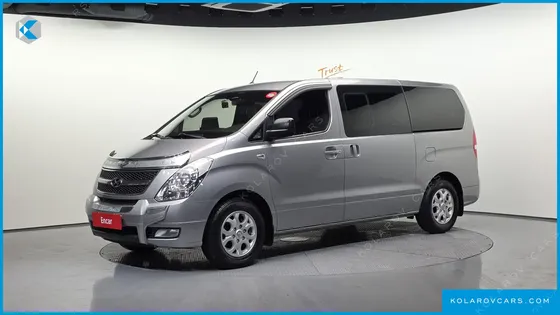 HYUNDAI STAREX 5-SEATER VAN