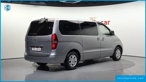 HYUNDAI STAREX 5-SEATER VAN