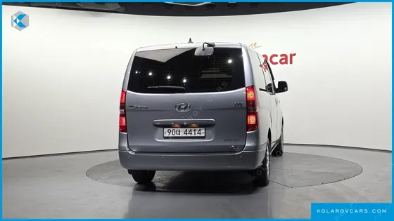 HYUNDAI STAREX 5-SEATER VAN