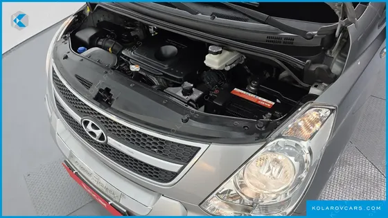 HYUNDAI STAREX 5-SEATER VAN
