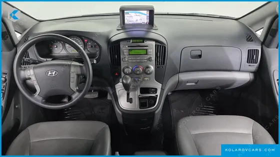 HYUNDAI STAREX 5-SEATER VAN