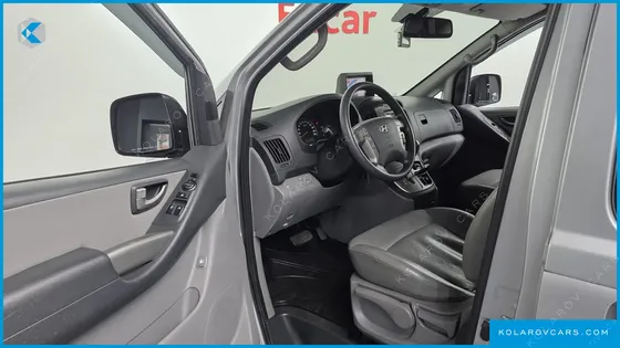 HYUNDAI STAREX 5-SEATER VAN