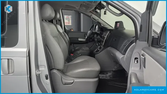 HYUNDAI STAREX 5-SEATER VAN