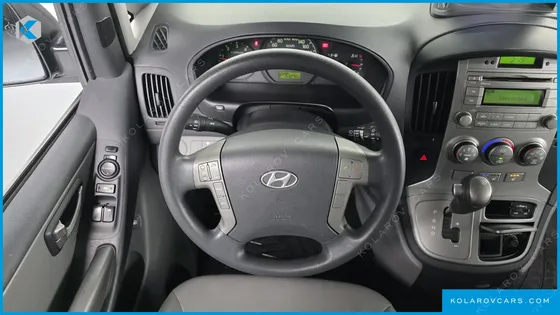 HYUNDAI STAREX 5-SEATER VAN