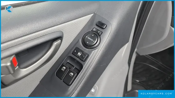 HYUNDAI STAREX 5-SEATER VAN