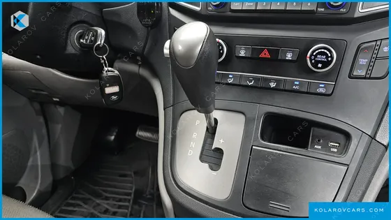 HYUNDAI STAREX 12-SEATER WAGON