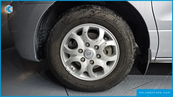 HYUNDAI STAREX 5-SEATER VAN