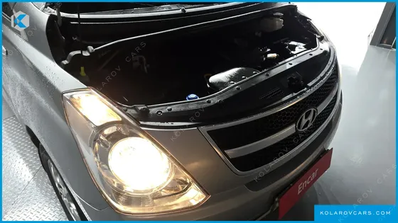 HYUNDAI STAREX 5-SEATER VAN