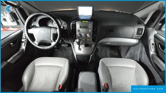 HYUNDAI STAREX 5-SEATER VAN