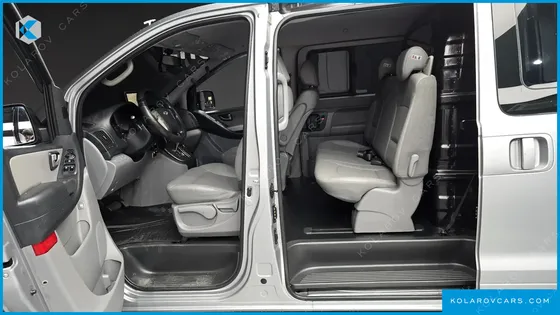 HYUNDAI STAREX 5-SEATER VAN
