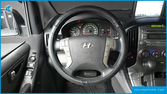 HYUNDAI STAREX 5-SEATER VAN