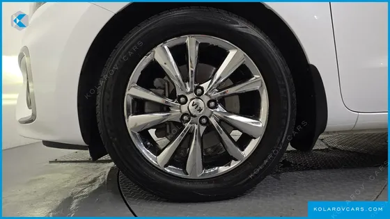 KIA CARNIVAL 9-SEATER PRSTIGE