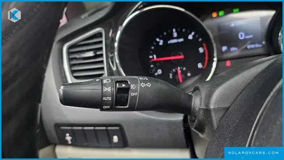 KIA CARNIVAL 9-SEATER NOBLESSE
