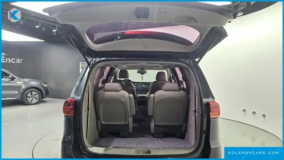 KIA CARNIVAL 9-SEATER NOBLESSE