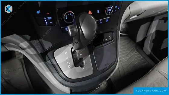 HYUNDAI STAREX 12-SEATER WAGON