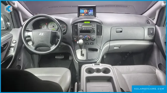 HYUNDAI STAREX 3-SEATER VAN