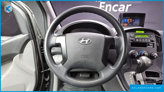 HYUNDAI STAREX 3-SEATER VAN