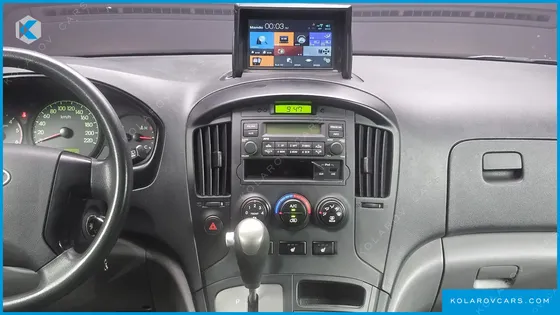 HYUNDAI STAREX 3-SEATER VAN