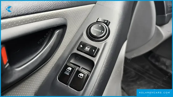 HYUNDAI STAREX 3-SEATER VAN