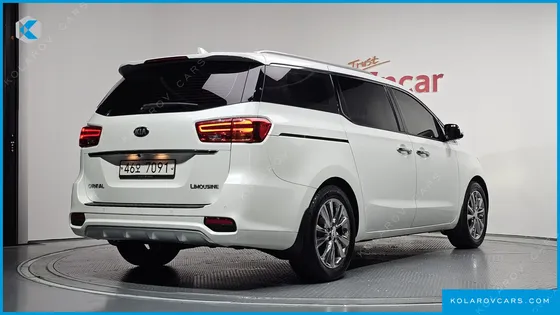 KIA CARNIVAL 7-SEATER LIMOUSINE