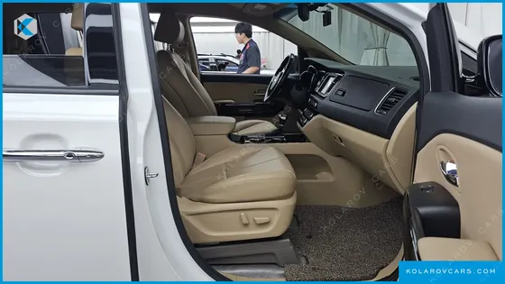 KIA CARNIVAL 7-SEATER LIMOUSINE