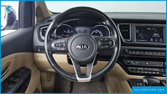 KIA CARNIVAL 7-SEATER LIMOUSINE