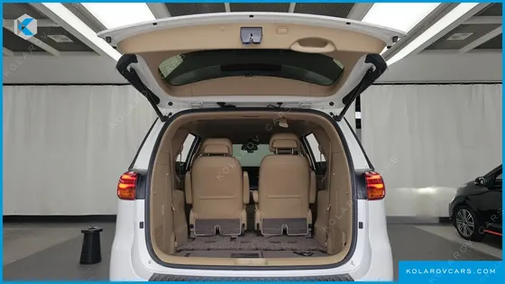 KIA CARNIVAL 7-SEATER LIMOUSINE