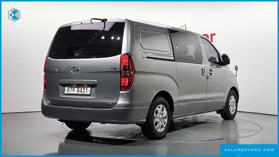 HYUNDAI STAREX 5-SEATER VAN