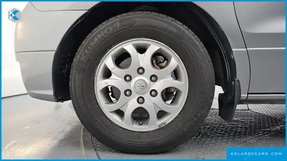 HYUNDAI STAREX 5-SEATER VAN