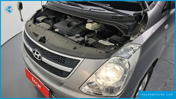 HYUNDAI STAREX 5-SEATER VAN