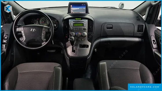 HYUNDAI STAREX 5-SEATER VAN