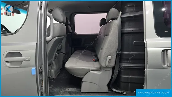 HYUNDAI STAREX 5-SEATER VAN