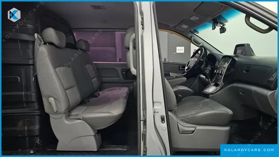 HYUNDAI STAREX 5-SEATER VAN