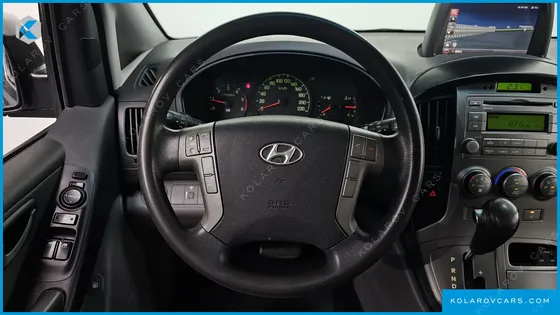 HYUNDAI STAREX 5-SEATER VAN