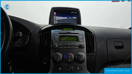 HYUNDAI STAREX 5-SEATER VAN
