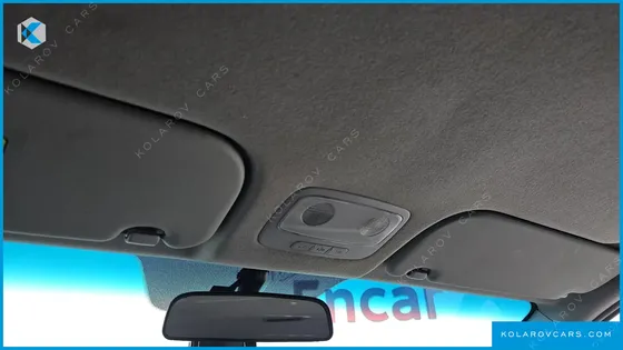 HYUNDAI STAREX 5-SEATER VAN