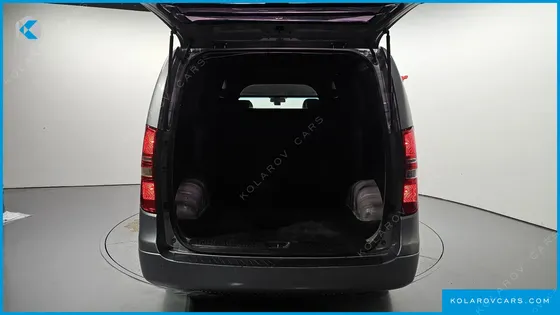HYUNDAI STAREX 5-SEATER VAN