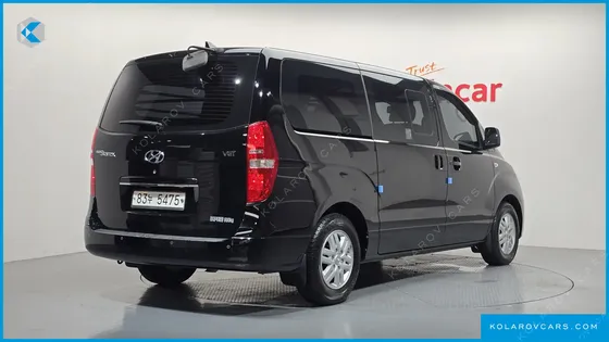 HYUNDAI STAREX 5-SEATER VAN