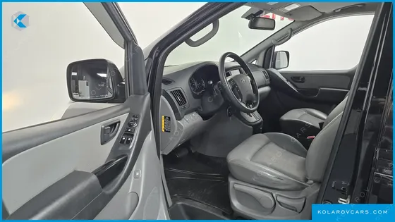 HYUNDAI STAREX 5-SEATER VAN