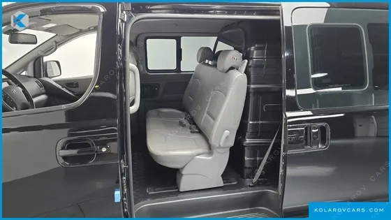 HYUNDAI STAREX 5-SEATER VAN