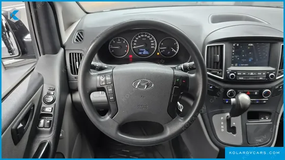 HYUNDAI STAREX 5-SEATER VAN